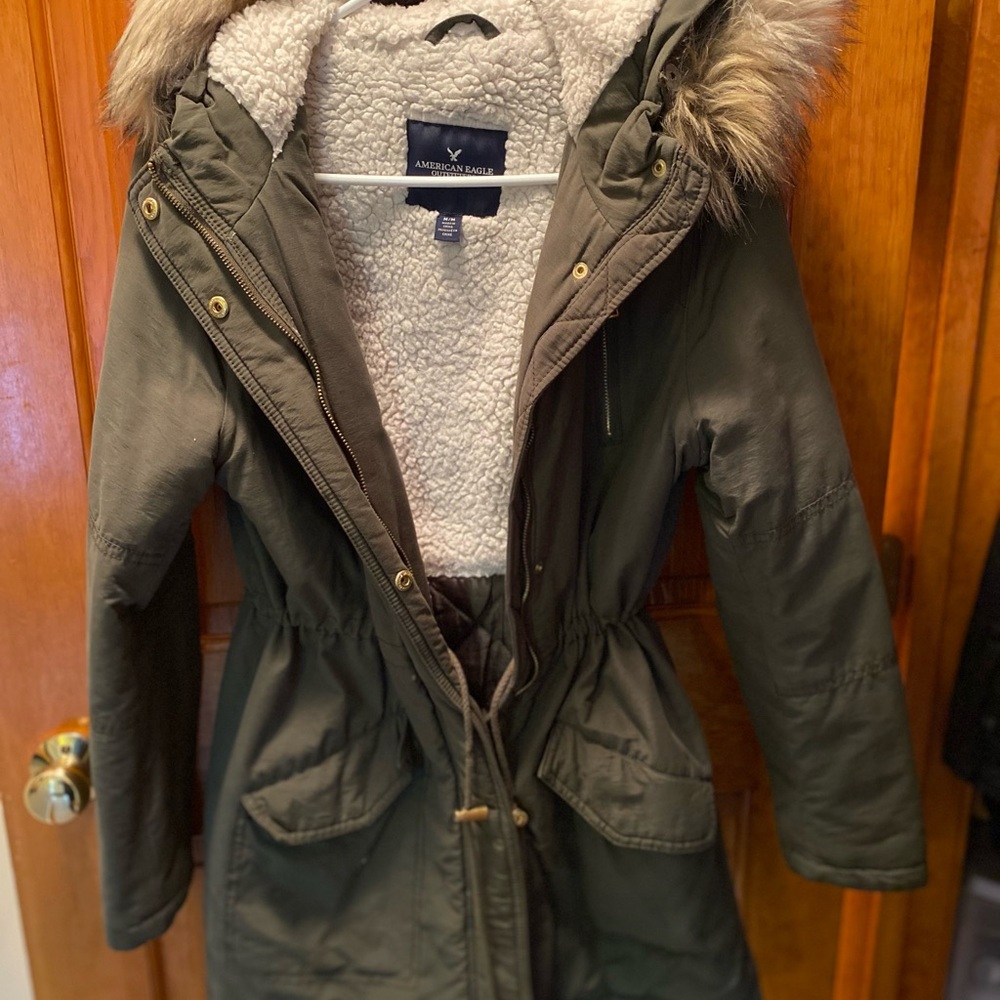 American Eagle Women’s Med. fleece lined green cargo jacket. Excellent condition
